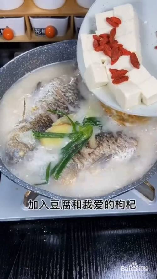 鲫鱼汤怎样弄才白味浓鲜美