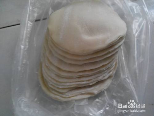 饺子皮我是在菜市场买的,一块钱饺子皮共20张.