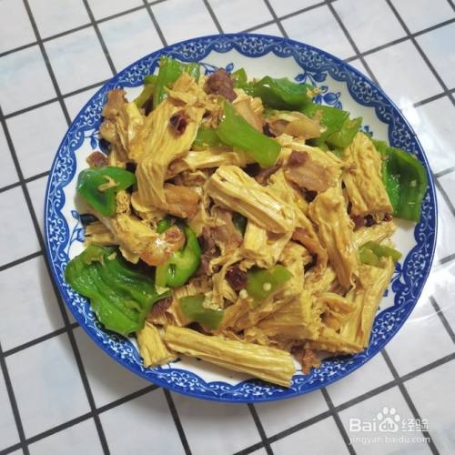 美食/营养 荤菜食材 腐竹 适量 五花肉 150克 青椒 1个 干辣椒 3个