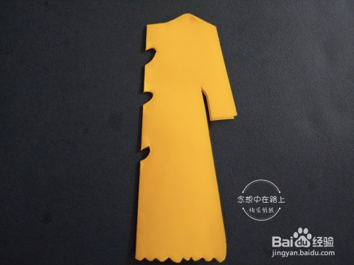 幼儿园小朋友学剪纸 连衣裙