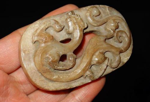 螭龙纹古玉璧 古玉 老玉 中国 古美術 永し 戰漢時期 和田玉 古玉 群龍