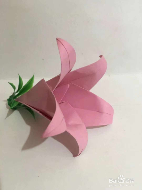 一朵简单漂亮的五瓣拼装百合花 怎样用彩纸折叠