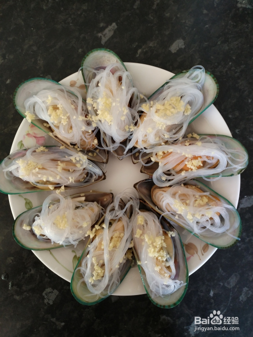 海鲜教程之蒜蓉粉丝蒸青口的做法