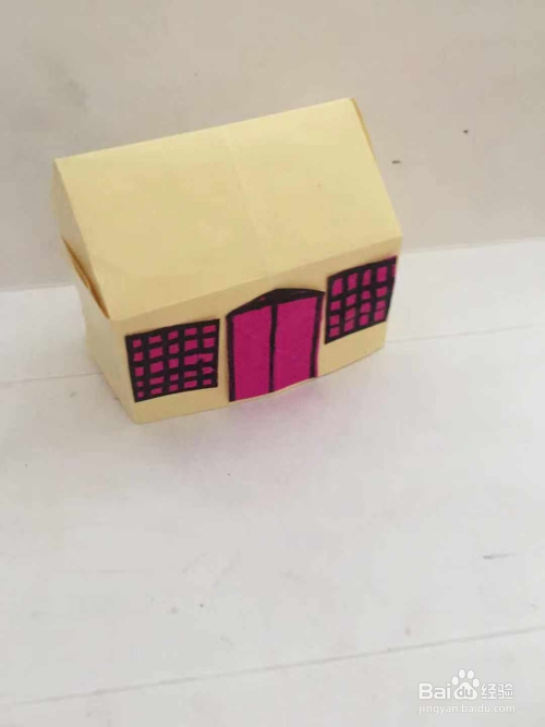 怎样用彩纸折叠一座漂亮的小房子(三)
