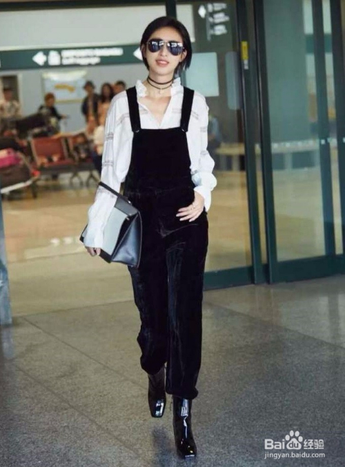 黑色短靴如何搭配衣服