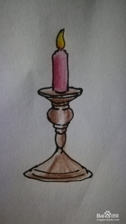 5 第五步画出烛台的底座 6 第六步用彩铅把火苗画好,然后把蜡烛涂成