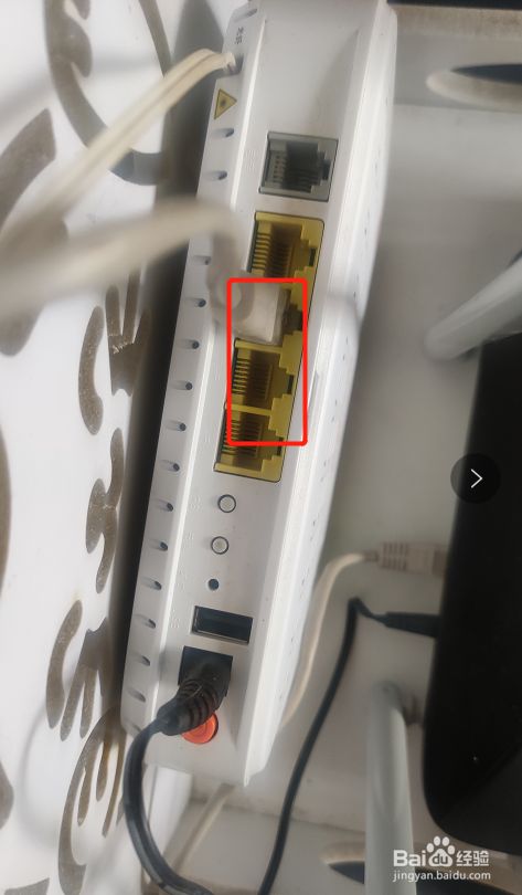 硬件连接,将光猫的黄色接口和路由的wlan接口用网线连接,路由器和