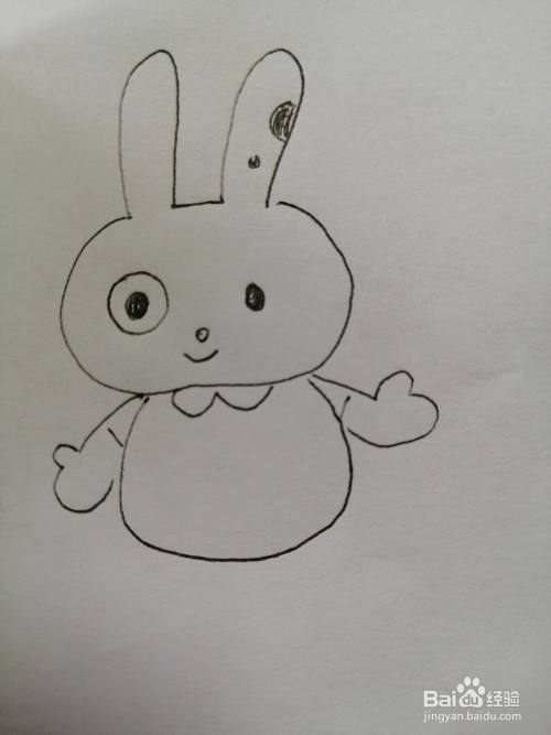 第六步,在小兔子的身体两边画出两只小胖手,画法很简单.