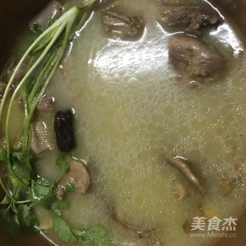 牛鞭老鸭汤的做法