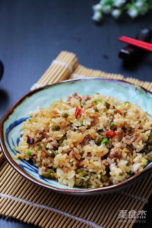 酸豆角炒饭的做法