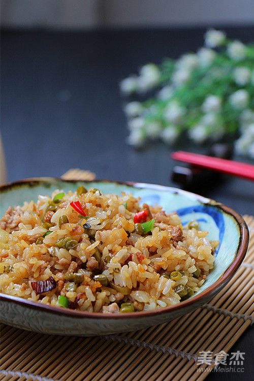 酸豆角炒饭的做法