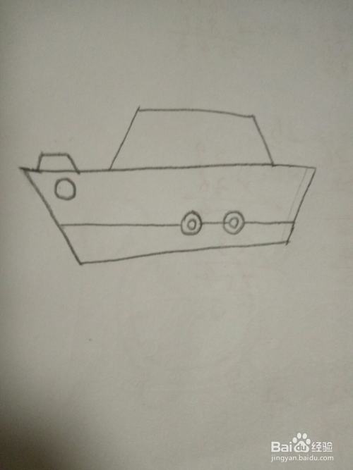 在船上画一个梯形的驾驶室.