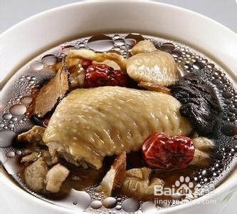 就是建议患者多吃一些补血虚食品:乌骨鸡,黑芝麻,胡桃肉,龙眼肉,鸡肉