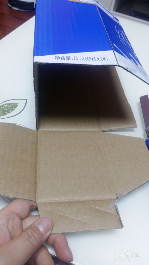 废旧纸箱diy抽纸盒,牛奶箱子变成纸巾盒