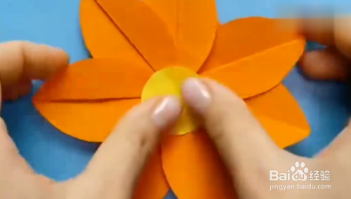 如何用折纸折花朵
