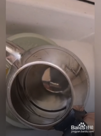 怎样去除热水壶中的水垢?