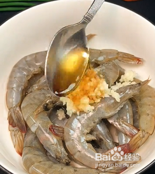 如何做鲜香可口的茄汁大虾？