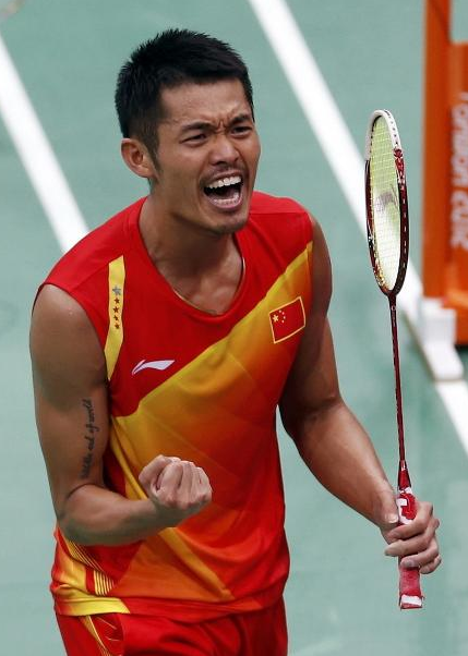 林丹是用左手打球还是右手