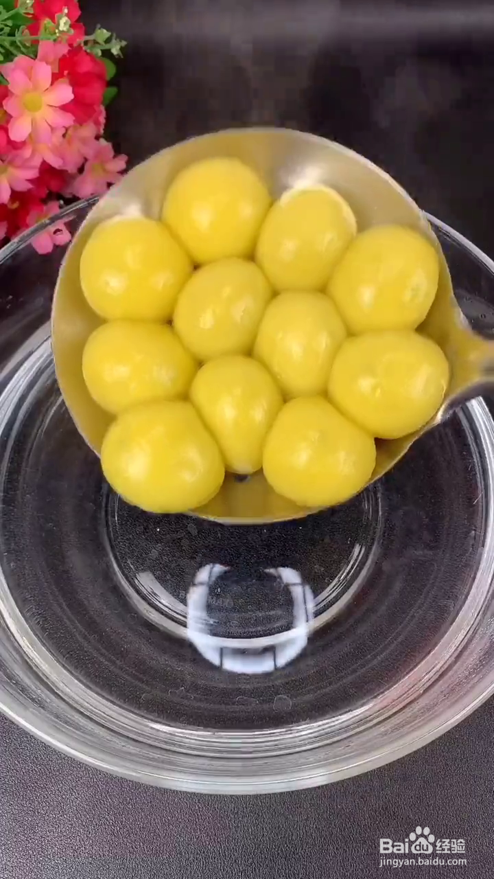 如何制作外酥脆里软糯的炸汤圆？