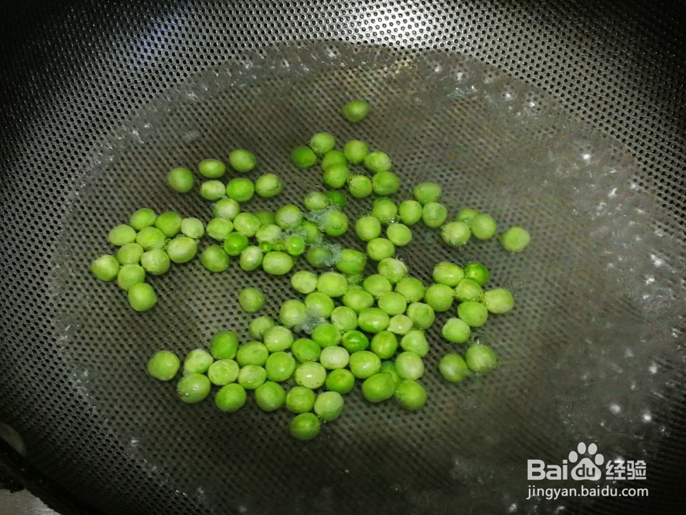 味道好吃顔色鲜亮的--豌豆胡萝卜炒白米饭