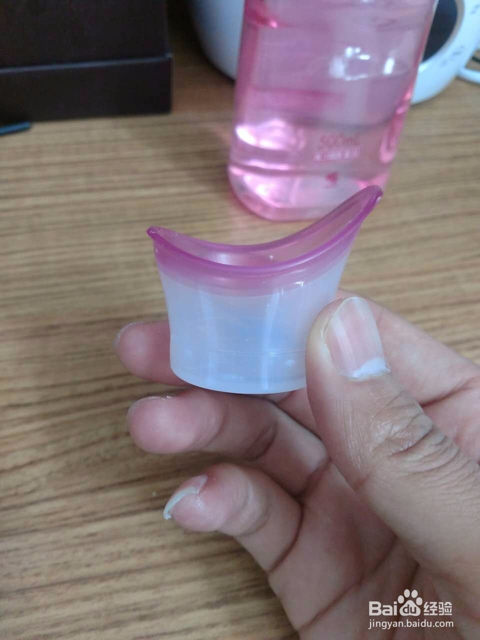 怎样正确使用洗眼液清洗眼睛垃圾