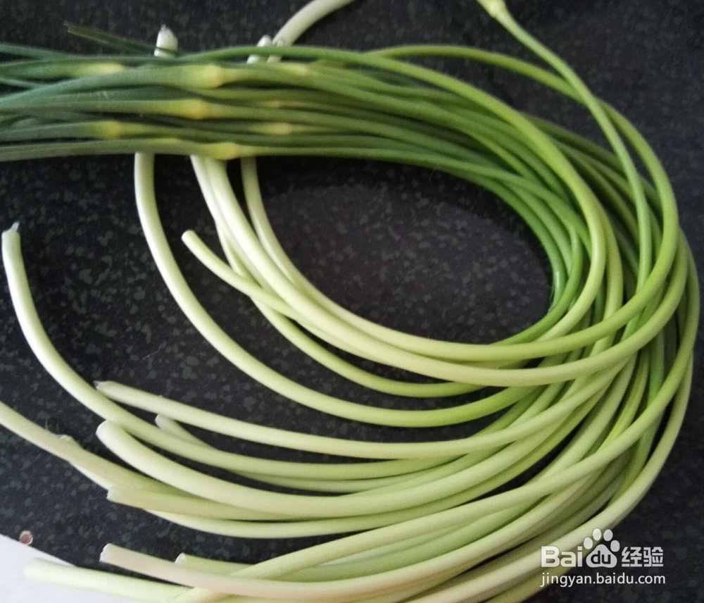 农家腊肉炒蒜薹——家常菜