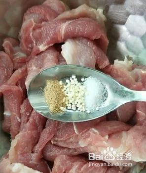 如何做喷香水煮肉片?