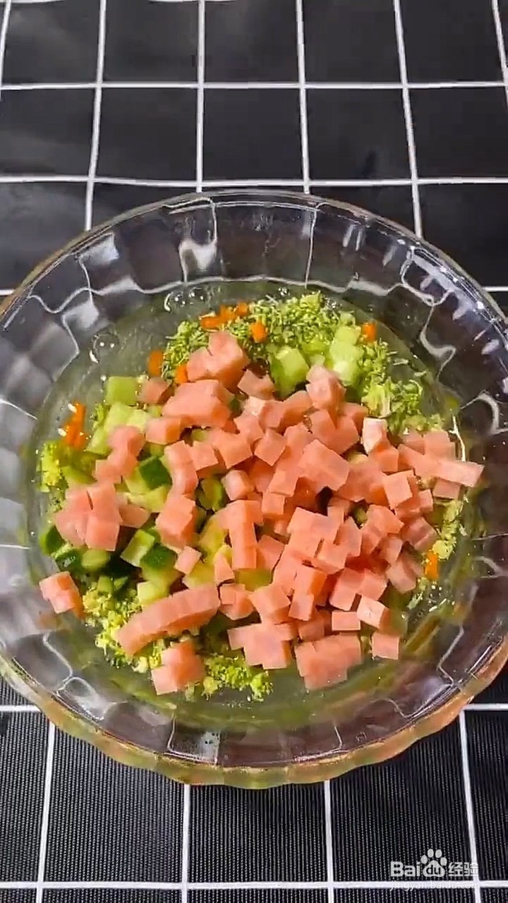 如何制作蔬菜鸡蛋糕？