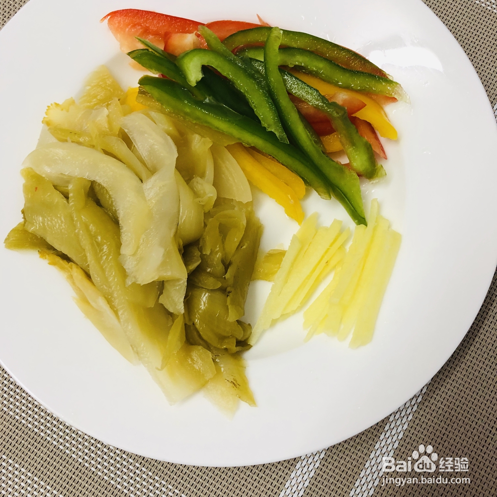 忍不住流口水的猪肚炒酸菜