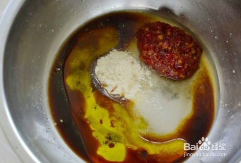 家常凉菜蒜茸辣酱海带丝。