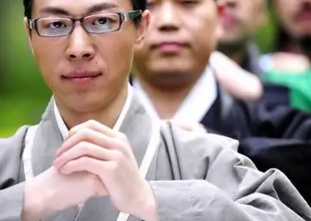 抱拳左手在上和右手在上的区别是什么