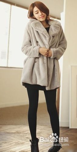 冬季服装搭配，呢子大衣+裙干练优雅