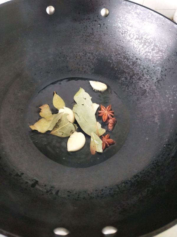 五香五花肉焖蚕豆