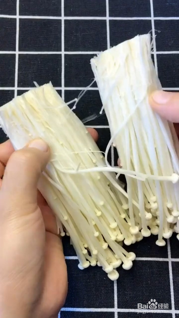 如何制作青椒包金针菇