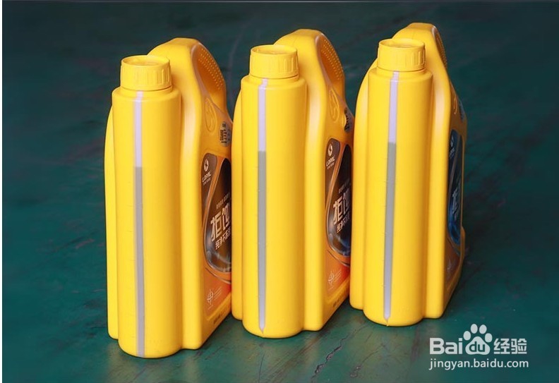 起重机底盘越冬保养应如何进行？