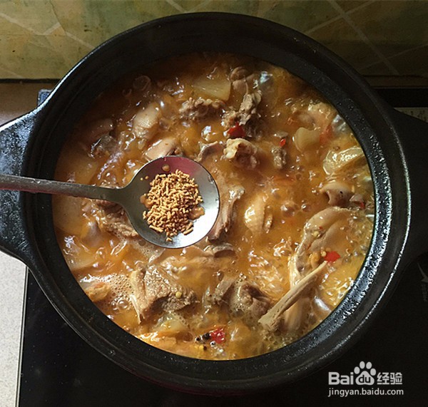 如何做出好吃的砂锅鸭肉煲