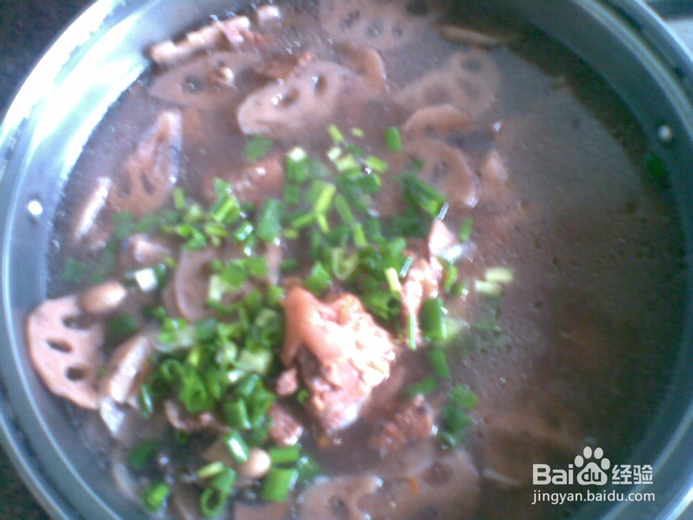 莲藕猪手汤烹制方法