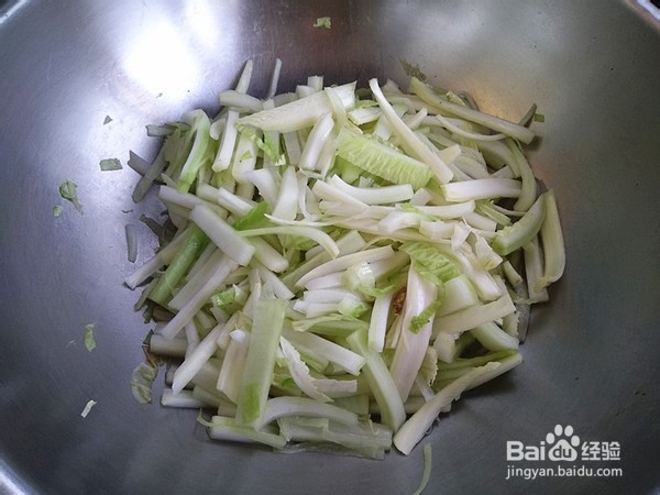 制作美味的火腿肠炒白菜