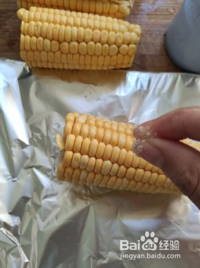 怎样做出美味的锡纸烤玉米步骤