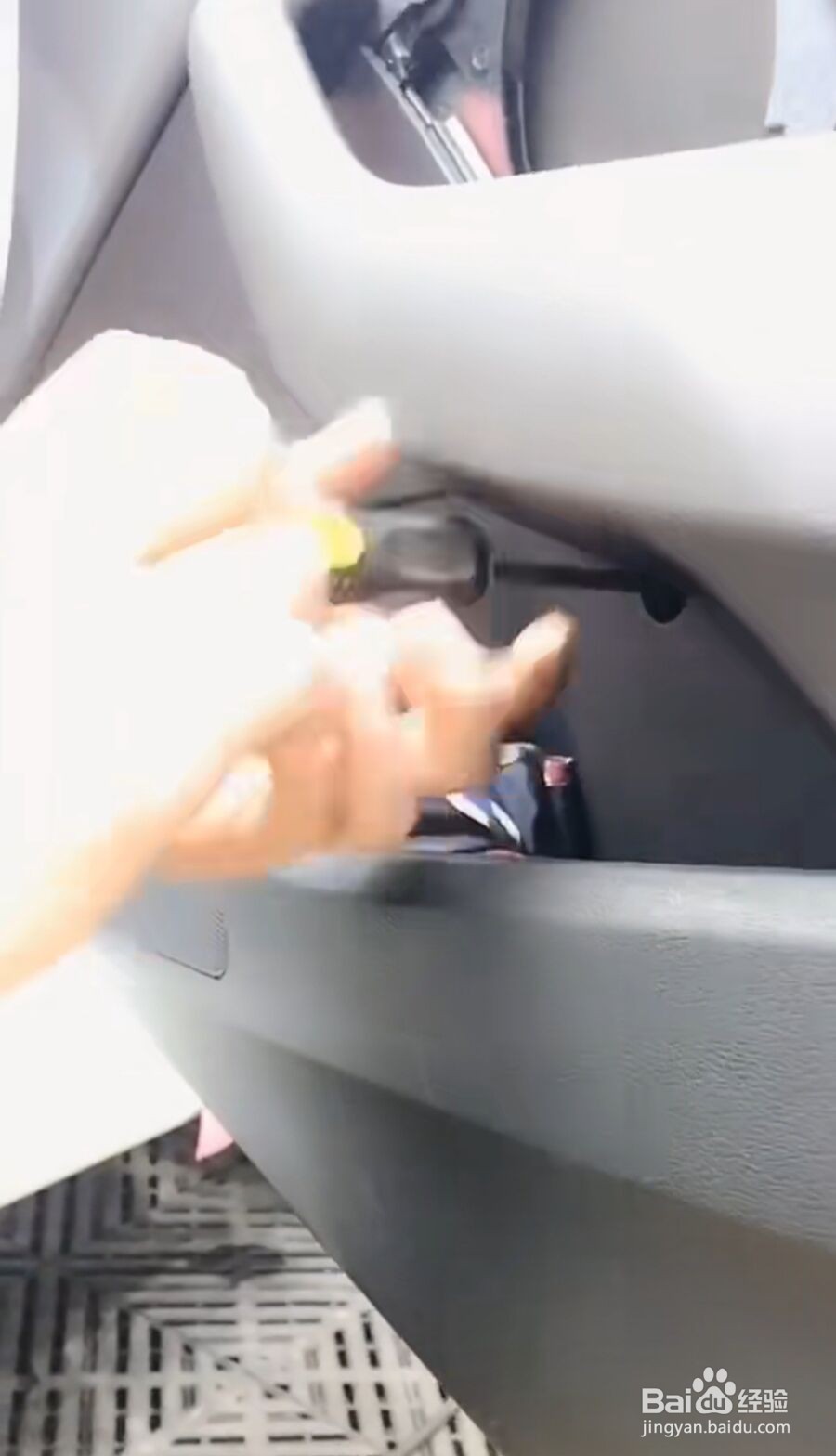 奥迪A3反光镜如何拆卸