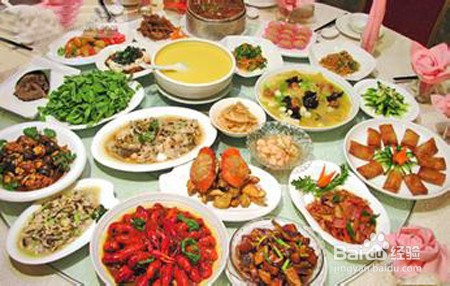 中年人请客吃饭有哪些人不用请