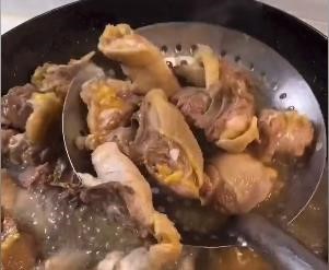 小鸡炖宽粉的做法