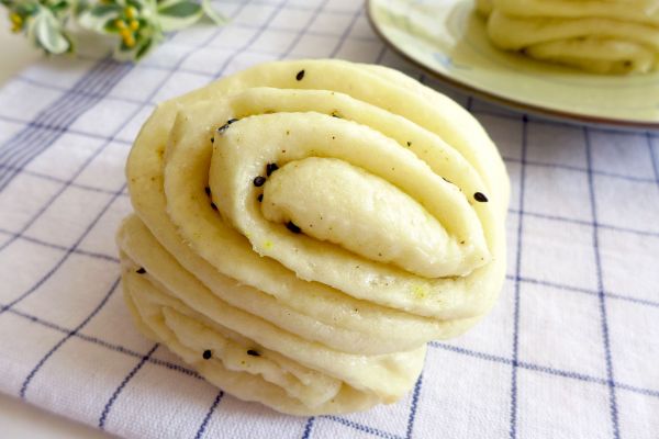 黑芝麻油盐花卷