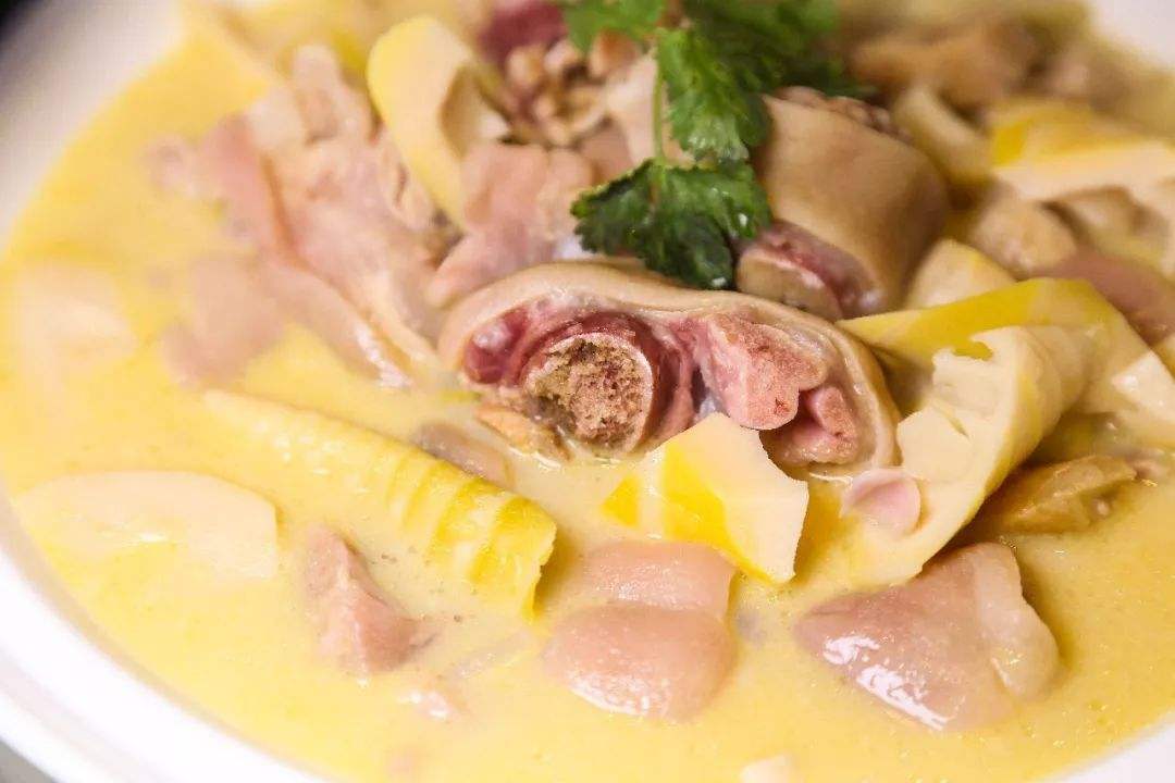 怎么用新鲜的竹笋炖猪脚