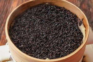 紫薯黑芝麻软欧包的做法