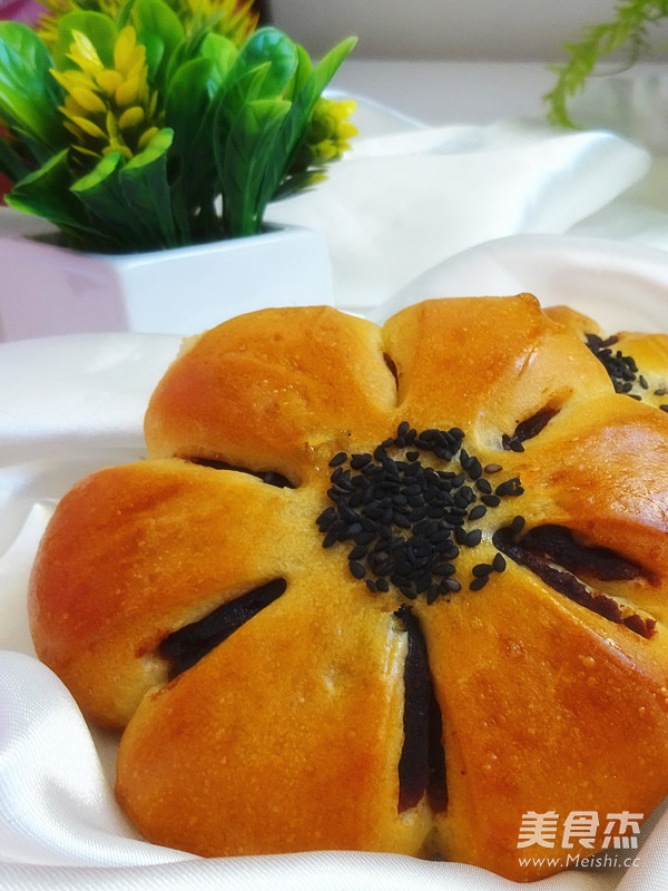 豆沙花朵面包