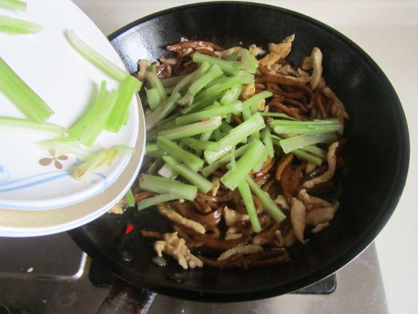 芹菜千叶豆腐炒鸡丝