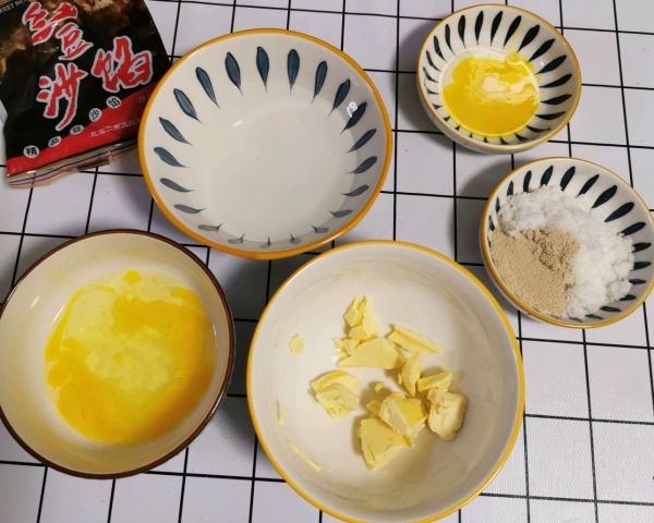 松软香甜豆沙面包圈