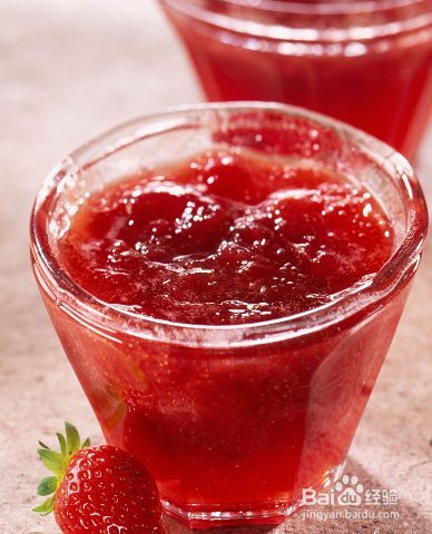 DIY草莓酸奶嫩肤面膜，快学起来