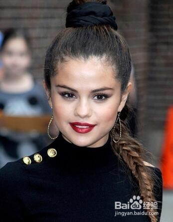 教你积攒人气的好方法，就是编个精巧的麻花辫